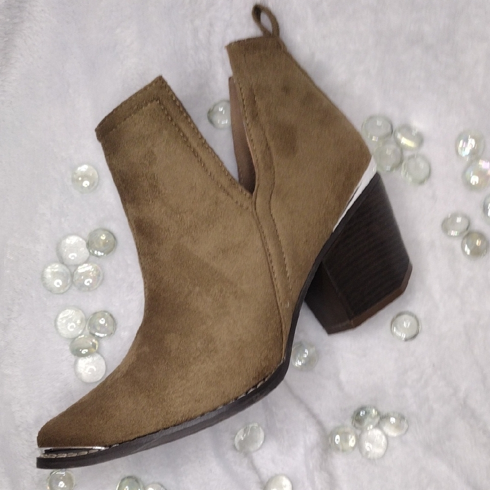 Journee Collection Women's Tan Ankle Boots
